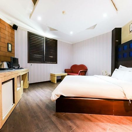 דאג'און Hotel Rooky מראה חיצוני תמונה